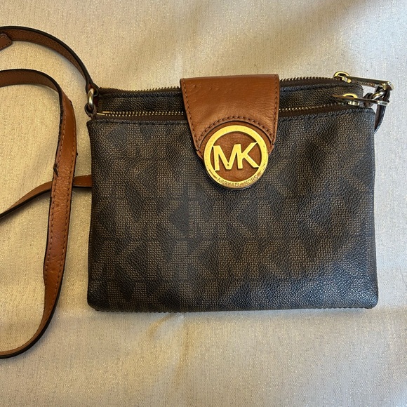 Michael Kors crossbody - Picture 1 of 6